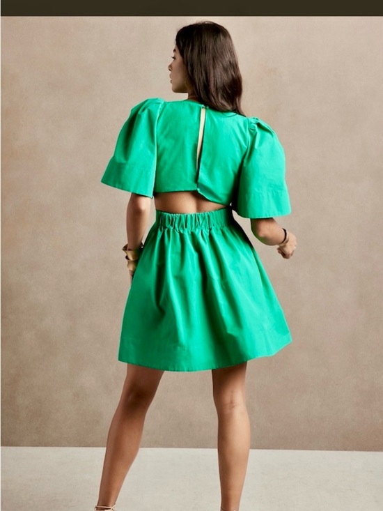 Banana Republic Dresses & Skirts - Banana Republic Emerald Puff-Sleeve Cutout Mini Dress